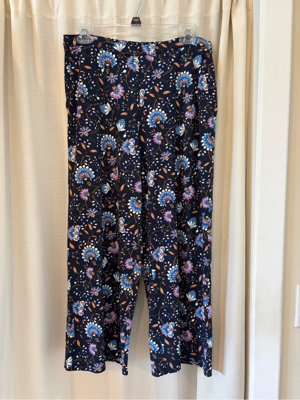 NWOT Pull-on Navy Floral Crop Pants